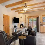 Kiva - Stunning Lovely With Kiva Fireplace, Walk To The Plaza And The Railyard