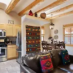 Kiva - Stunning Lovely With Kiva Fireplace, Walk To The Plaza And The Railyard