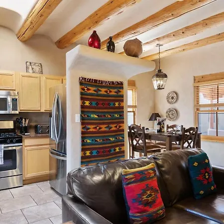 Kiva - Stunning Lovely With Kiva Fireplace, Walk To The Plaza And The Railyard * Santa Fe