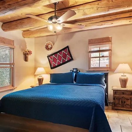 Kiva - Stunning Lovely With Kiva Fireplace, Walk To The Plaza And The Railyard Holiday home Santa Fe