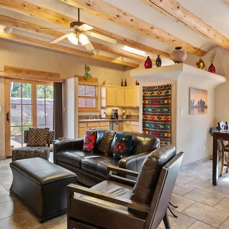 Kiva - Stunning Lovely With Kiva Fireplace, Walk To The Plaza And The Railyard