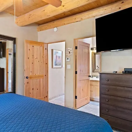 Kiva - Stunning Lovely With Kiva Fireplace, Walk To The Plaza And The Railyard Holiday home *