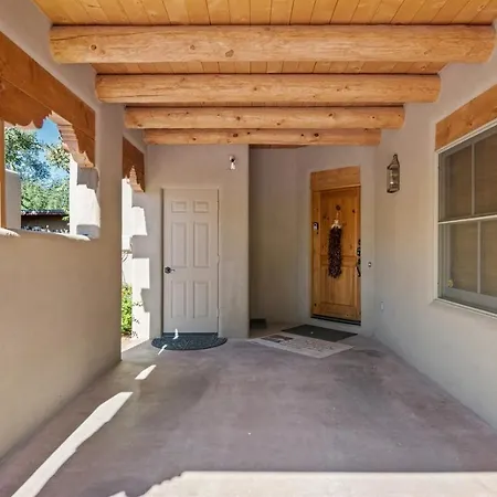 Kiva - Stunning Lovely With Kiva Fireplace, Walk To The Plaza And The Railyard *